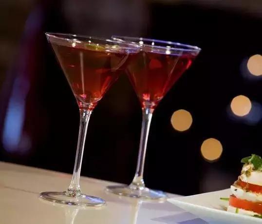 适合男生喝的鸡尾酒常饮,男生适合喝的鸡尾酒