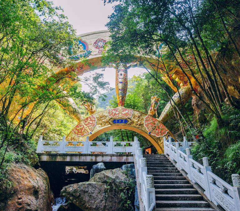 浙江最大卧佛景区,浙江弥勒佛圣地