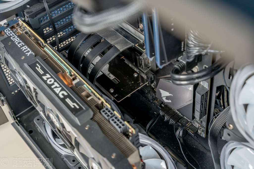 极速插拔，解锁更多使用姿势、ICYDock硬盘抽取盒PCI转M2评测