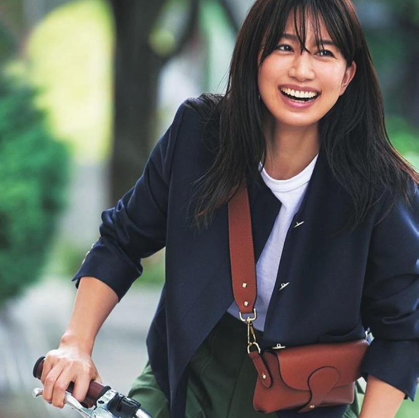 工作女性适合背哪些小众包包,大容量百搭通勤包多种背法