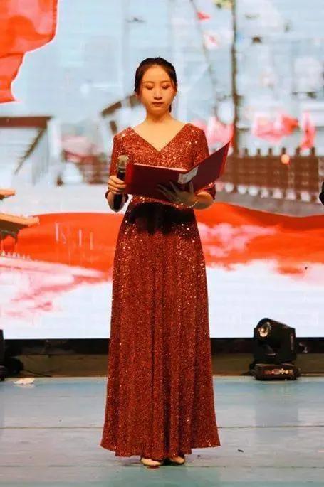 为盘锦市第二高级中学朗诵会所写的主持人串词