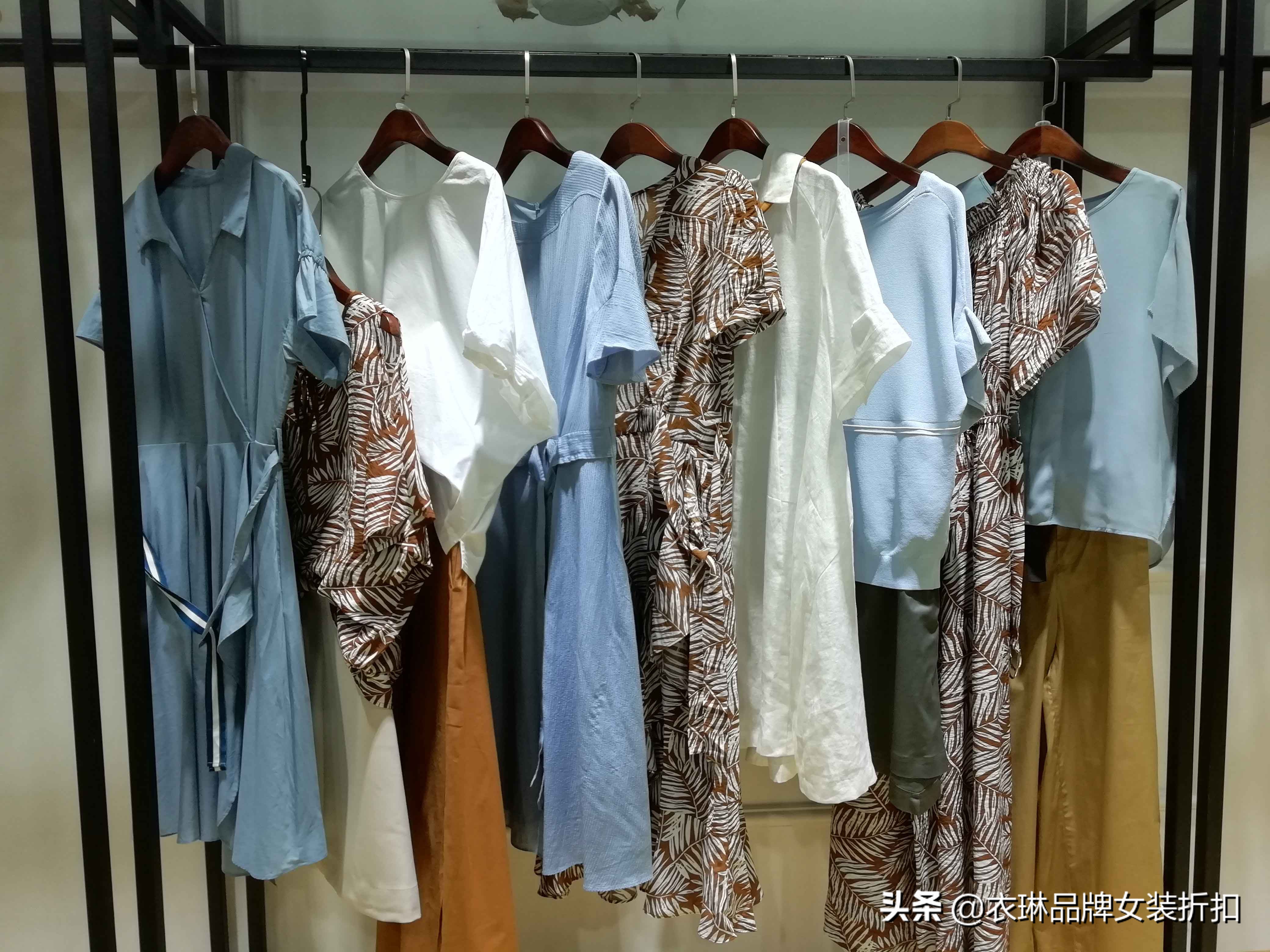 棉麻女装批发一手货源在哪里,品牌折扣女装货源在哪里找