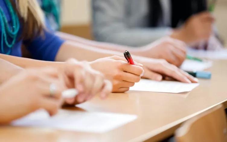 孩子得了抑郁症怎么和老师沟通,学校抑郁症筛查有问题会如何处理