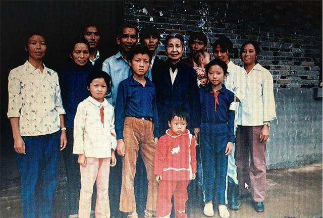 陶斯亮问母亲曾志：大哥的父亲是谁？曾：长得和夏明震一个样子