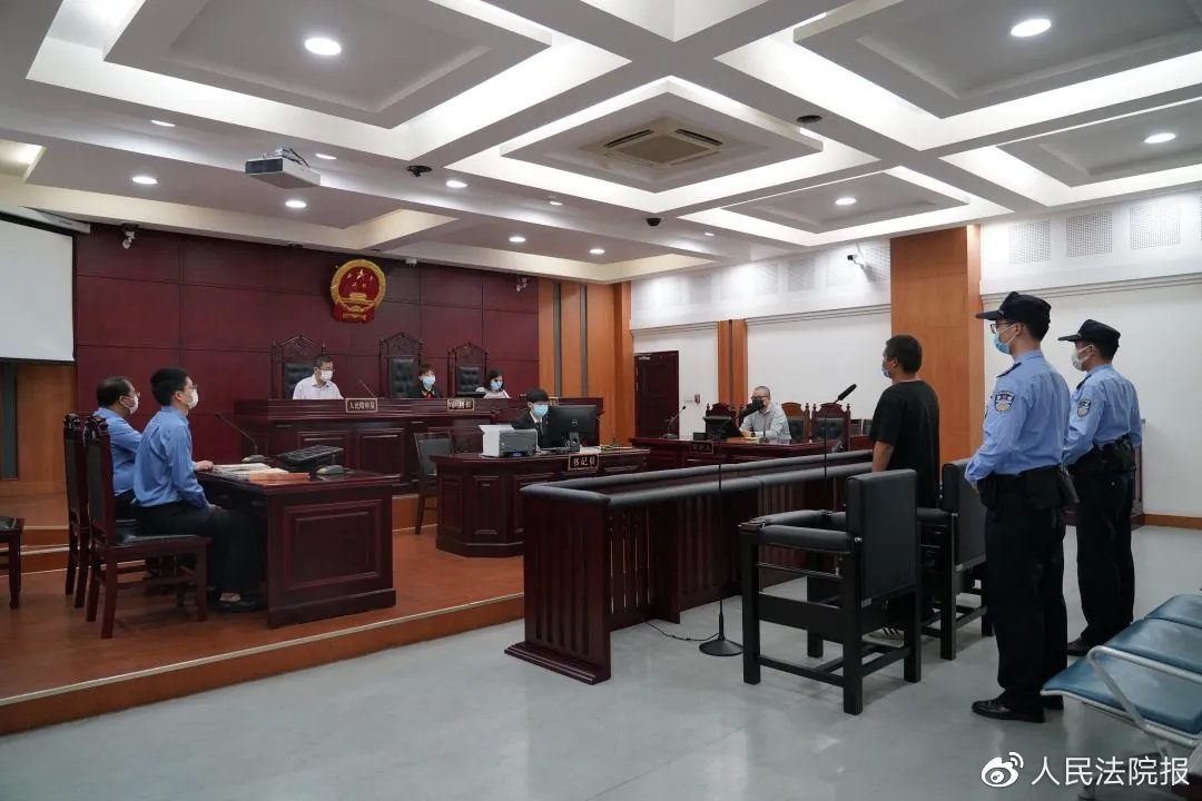 双胞胎兄弟一起盗窃,双胞胎兄弟退款被骗