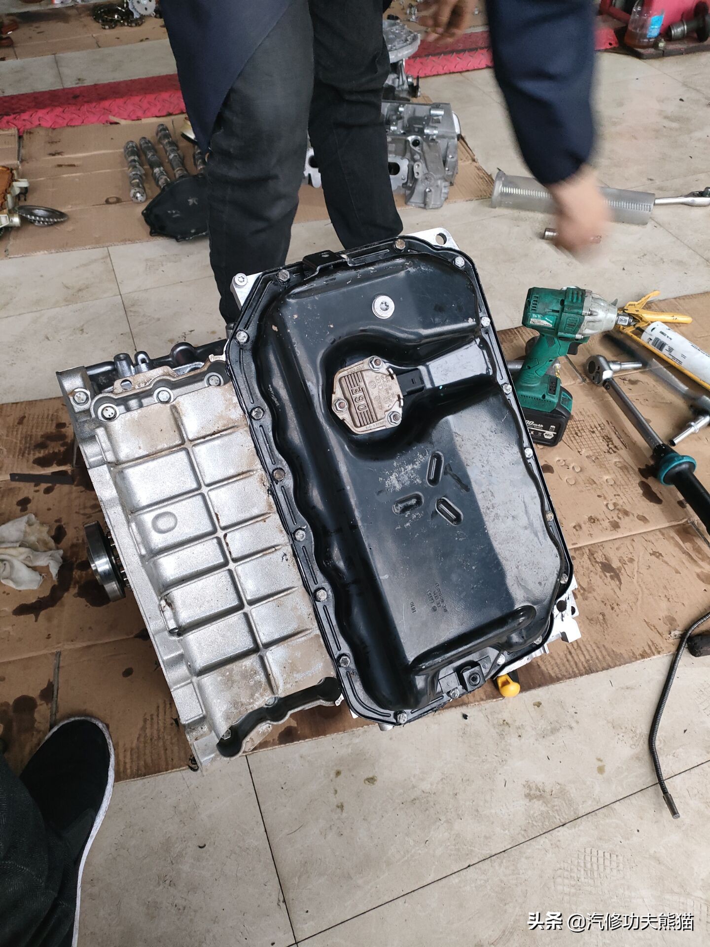 08款奥迪a6l手动挡2.0t烧机油么,09款奥迪a6l2.4烧机油怎么解决