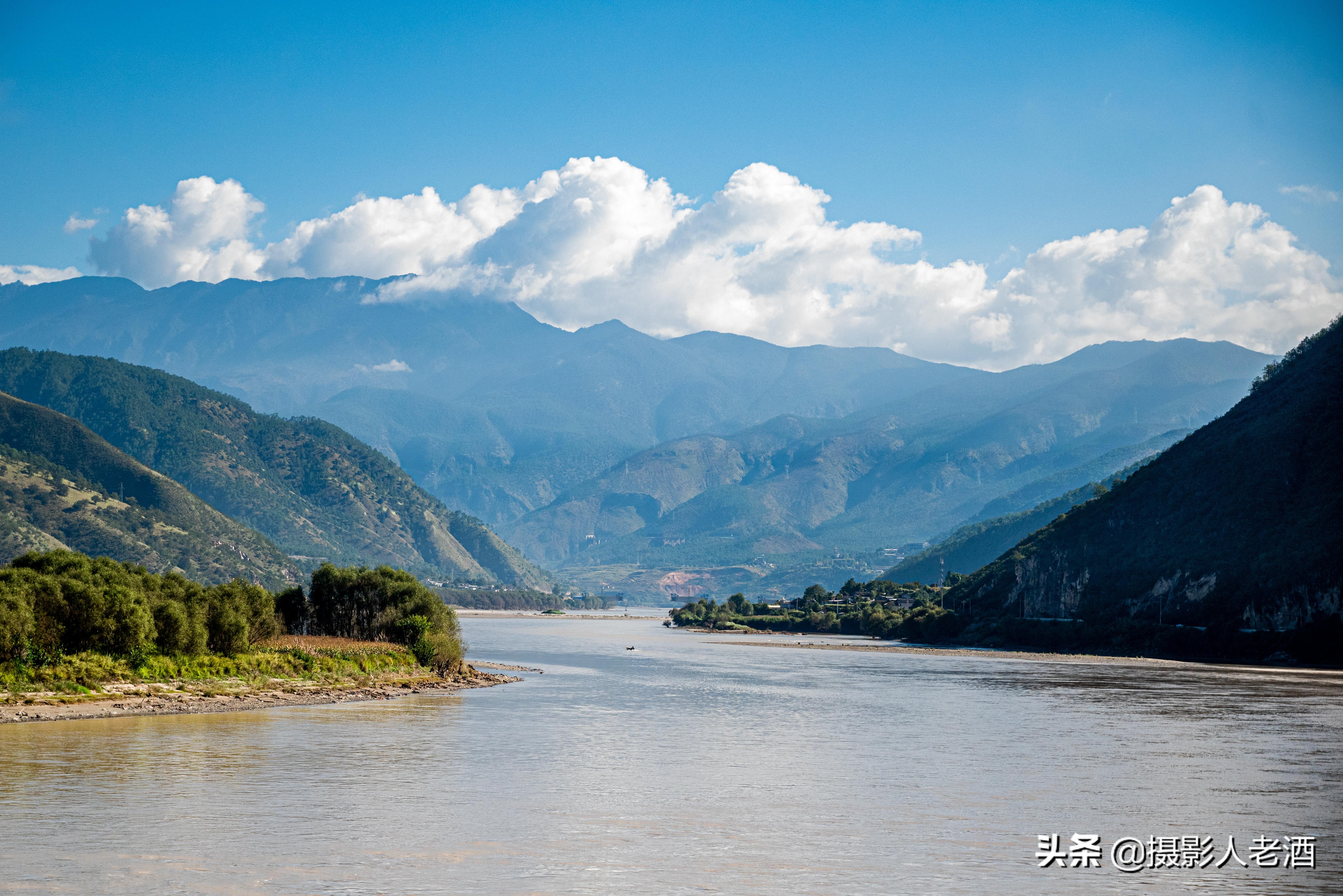 丽江长江第一湾虎跳峡,丽江市玉龙县长江第一湾