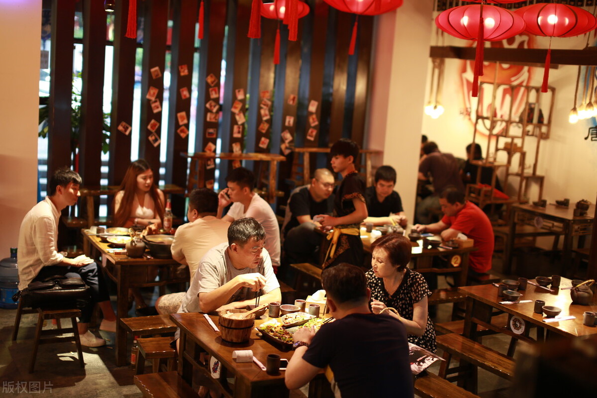 一家烤鱼店3天赚80万,几十块的烤鱼怎么赚钱