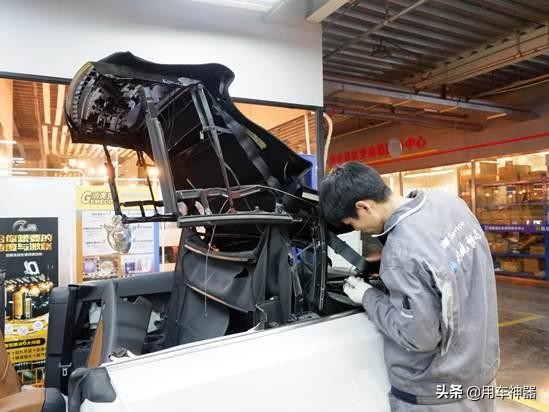 售价高达40万的敞篷高尔夫，棚顶居然被人放火了！