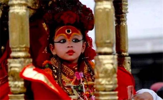 尼泊尔最尊贵的活女神,尼泊尔活女神退位后真实生活