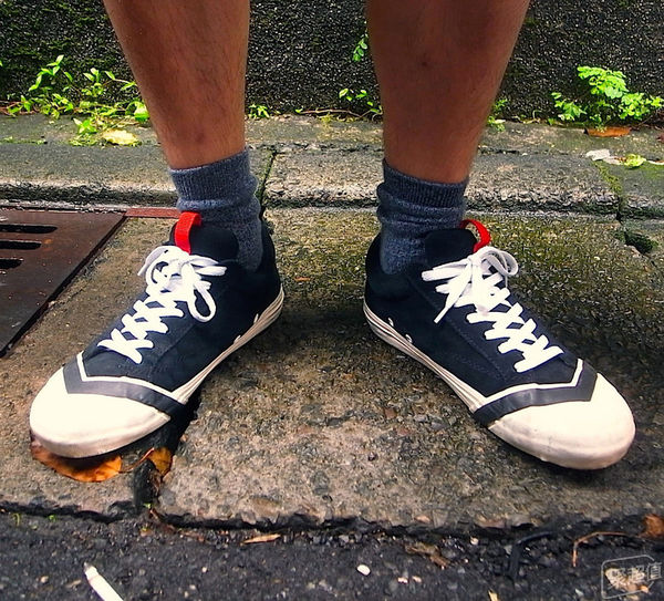 买匡威还是vans,vans和匡威同款的高帮帆布鞋