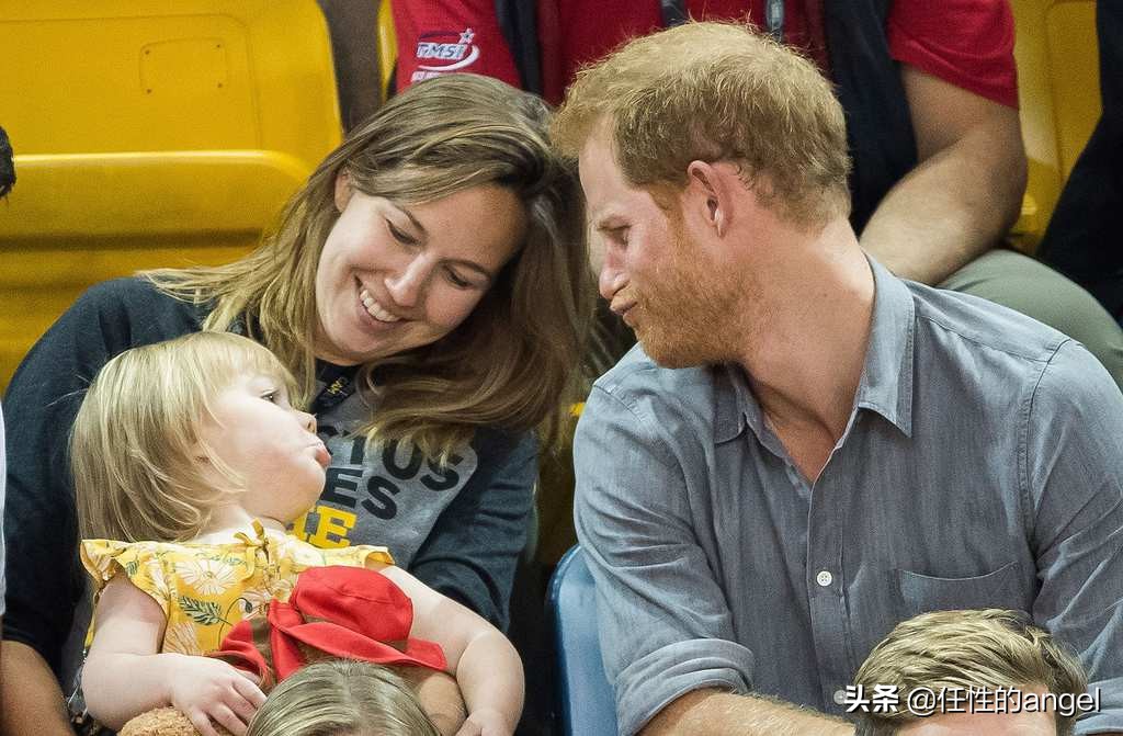 英国王室小王子搞怪,英国王室抢眼绿色高颜值王室成员