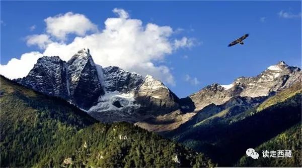 走青藏线翻越唐古拉山来到拉萨,西藏工布江达县的山脉