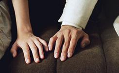 假如异性朋友舔了一口你的冰淇淋,异性朋友舔了一口你的冰激凌