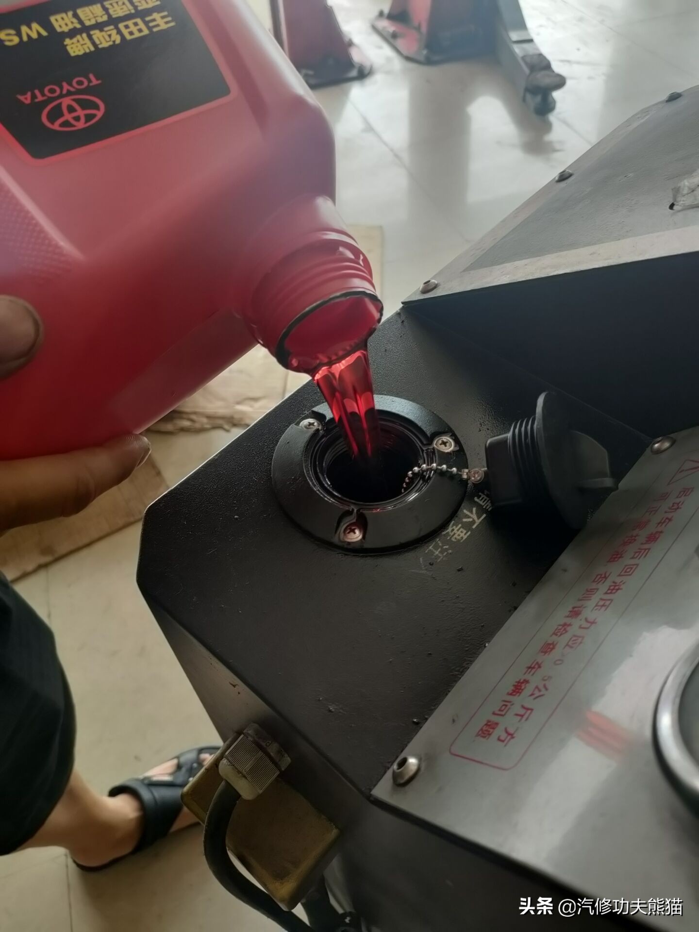 老途观发动机漏油维修,老途观涡轮增压器漏油维修多钱