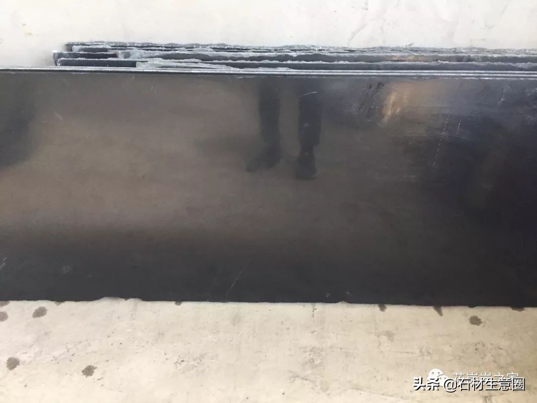 黑色花岗岩辐射大吗,深褐色花岗岩石材