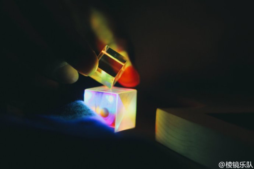 蜡烛、*袜丝**、痒痒挠...乐队们的清奇周边