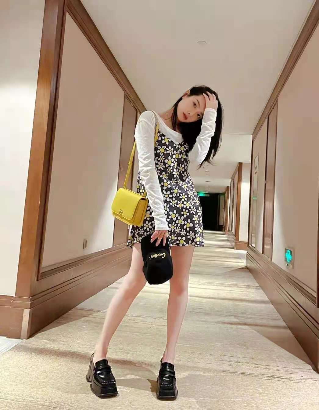 显脚小圆头鞋女,百搭小白鞋显脚小高级感方头