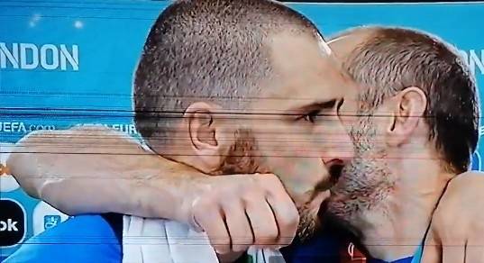 意大利太骚了！越老越妖！“玄冥二老”疯狂尬舞庆祝还来了个贴面热吻