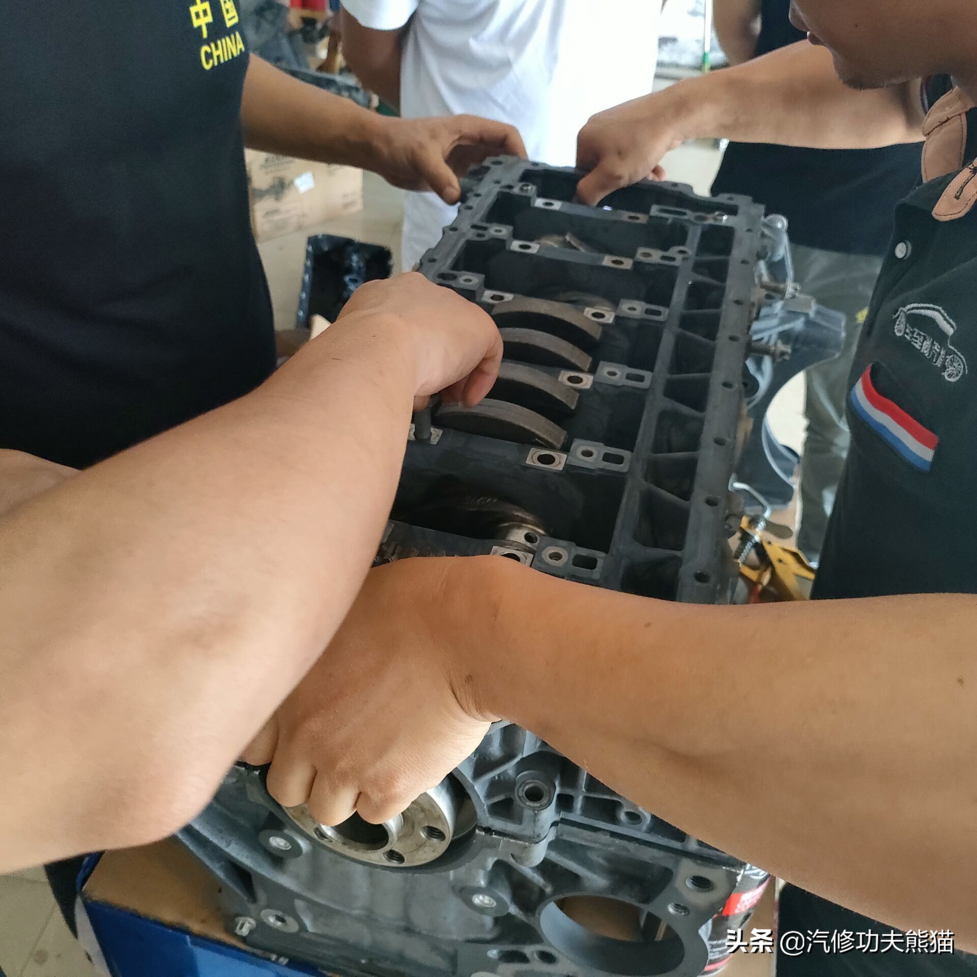 宝马e90325i2007款,宝马e90漏机油通病