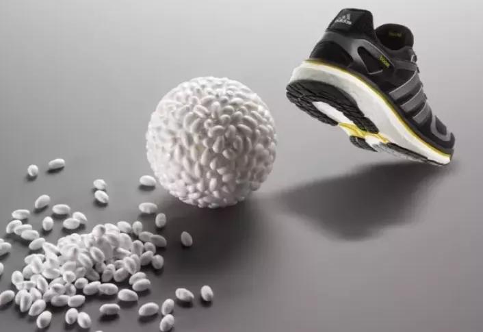 yeezy350跑鞋,不怕剐蹭的跑鞋