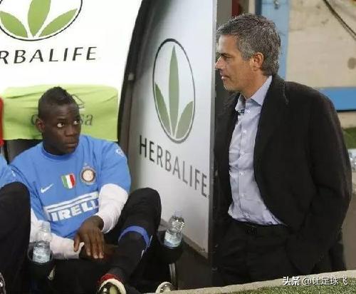 巴洛特利巴神智商,巴神巴洛特利足球赛场