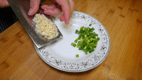 油泼面好吃做法简单健康营养,油泼面的家常做法简单的