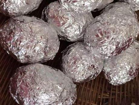 腌的鸭蛋不咸可直接放盐吗,腌咸鸭蛋怎么不咸还有油