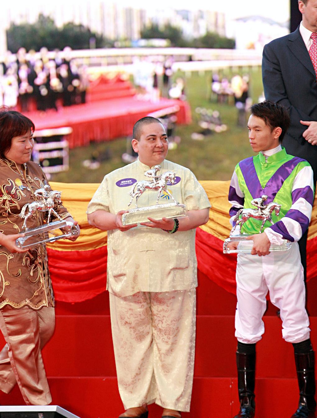 何鸿燊多大生的儿子何猷君,何鸿燊儿子何猷君生辰八字