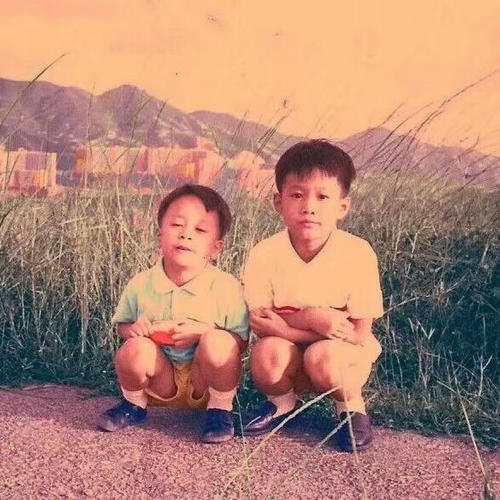 黄家驹葬礼叶世荣图片,黄家驹鼓手叶世荣