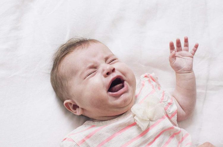 宝宝哭了怎么用安抚语,一月宝宝哭闹怎么办教你一招止哭