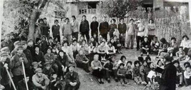 山东的一个小村庄里，竟有人效仿武则天，豢养男宠，看来中毒太深