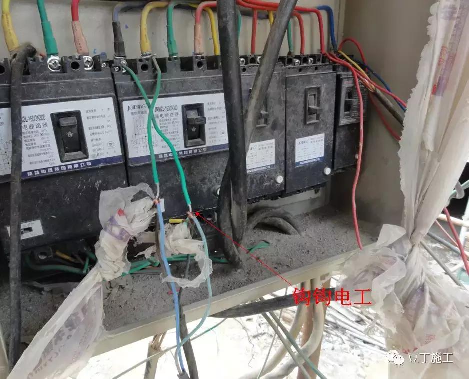 施工现场常见的临时用电违规现象,电力施工现场常见违章现象