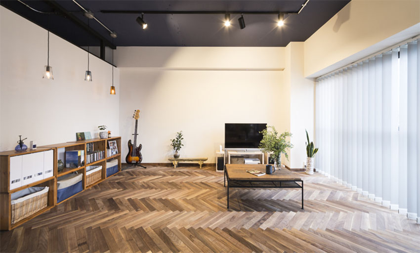 80平木地板客厅装修效果图,复古木地板上墙效果图