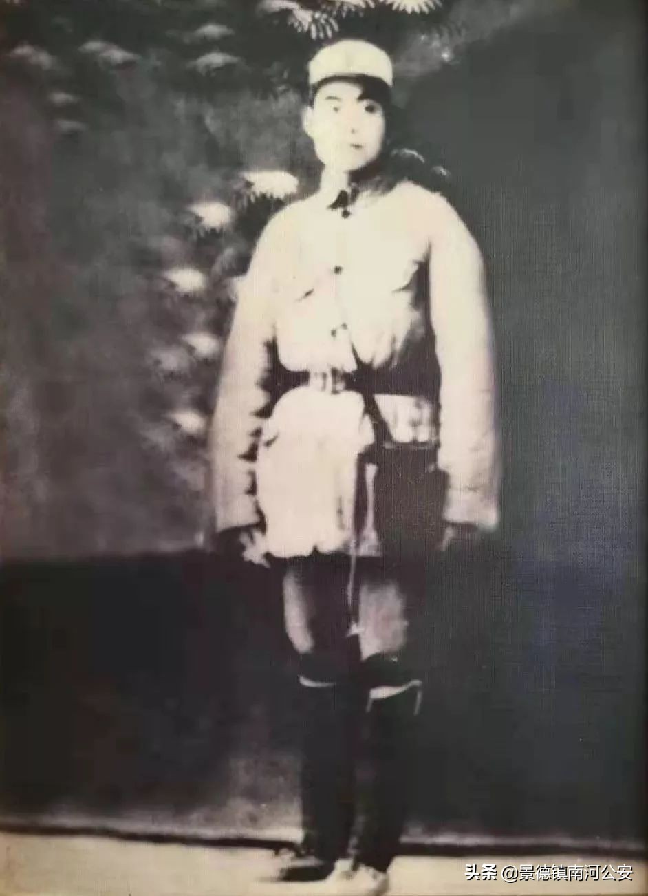 珍贵实拍70年代,一张图看警服的变迁