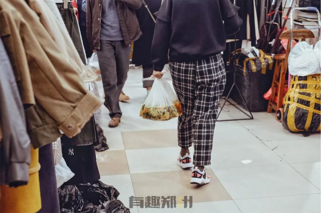 郑州银基商贸城,郑州银基商贸城批发服装生意咋样