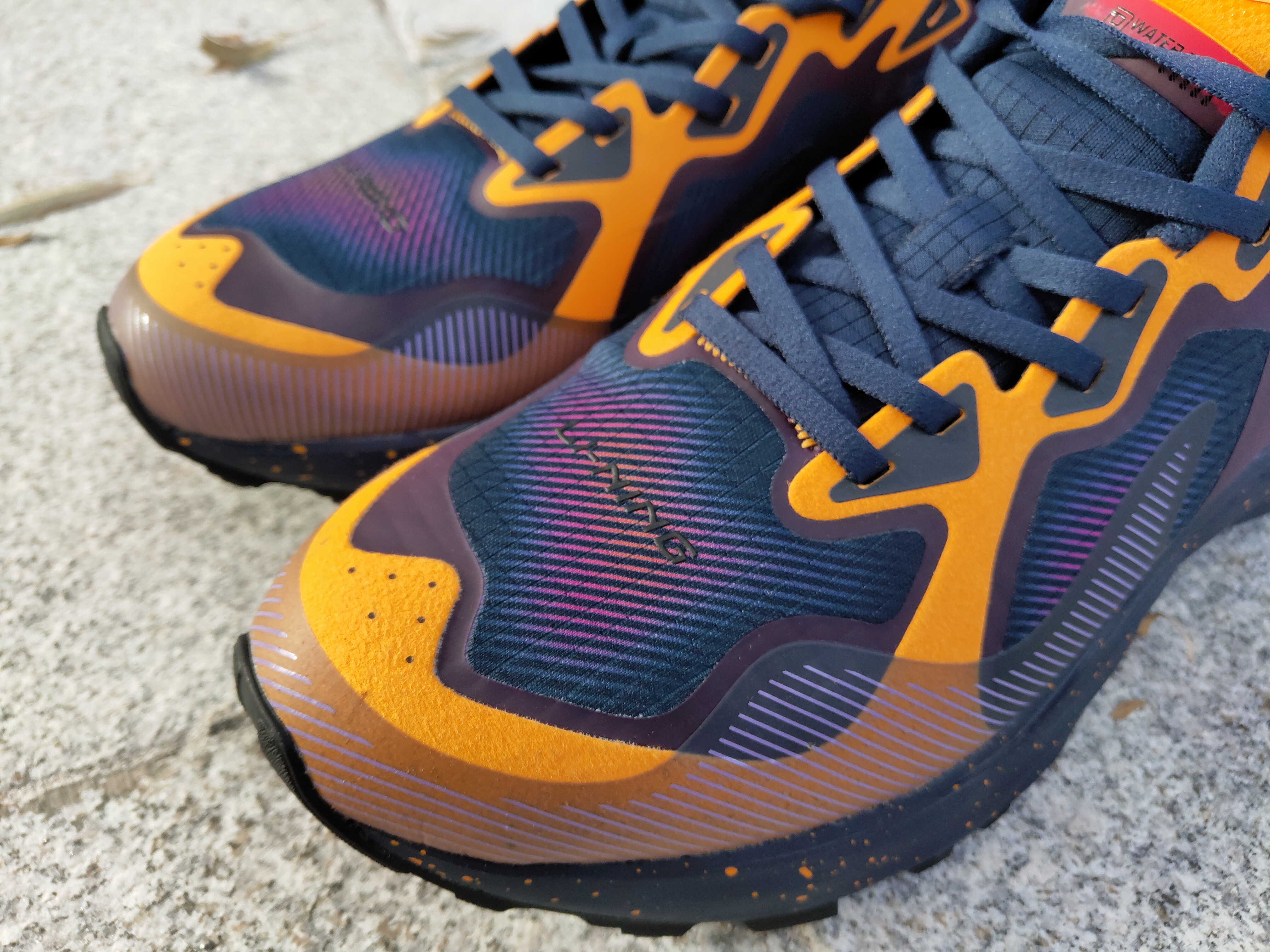 防雨雪运动鞋李宁,李宁无惧风雨