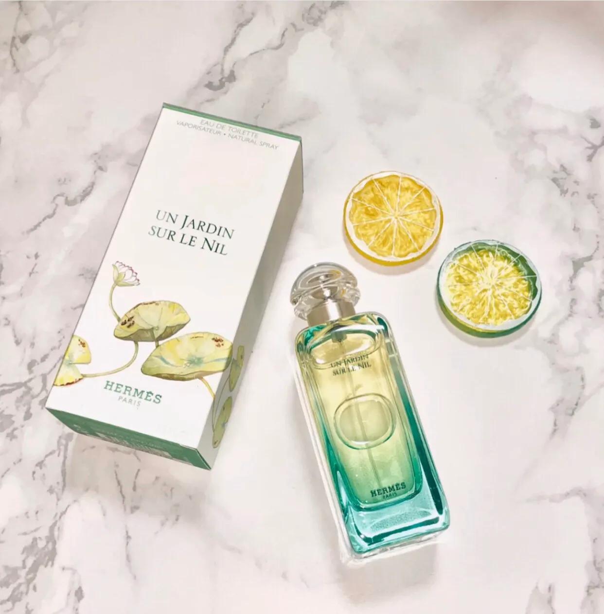 喷一些清新又好闻的香水,喷很多牌子的香水