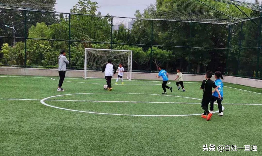 畅享绿茵场，我心尽飞扬—烟台市莱山区锐风体育教练举行足球训练