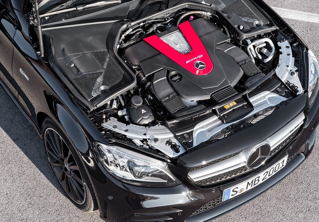 这款奔驰就像剑齿虎,口悬短剑般獠牙,价值百万可谓所向披靡