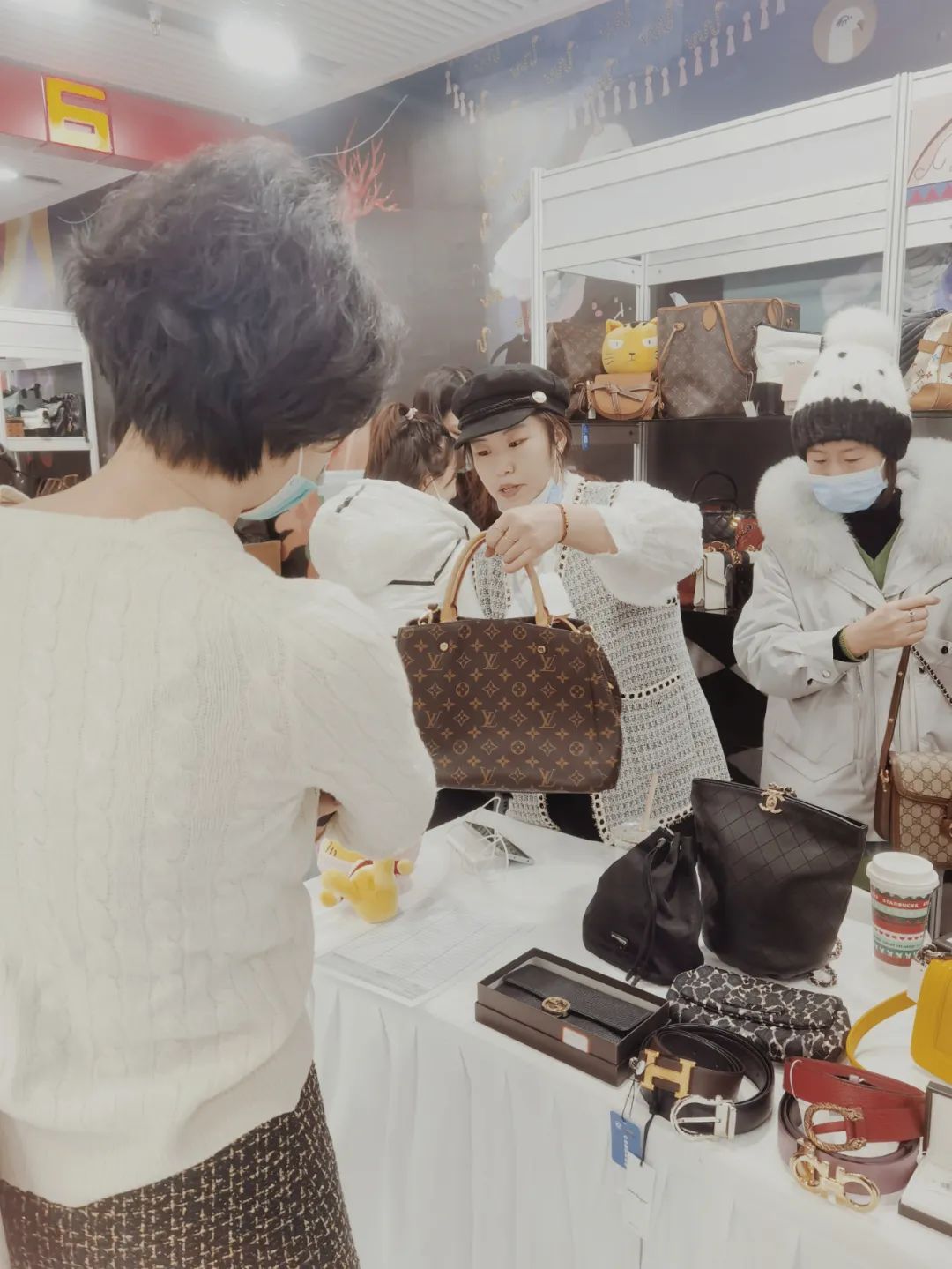 为什么古驰比香奈儿便宜,gucci和香奈儿哪个更高档