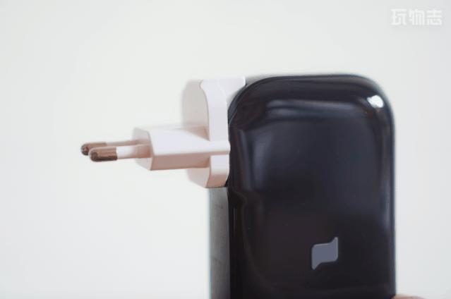 多功能充电宝任何设备都可以充电,三合一充电宝自带充电头