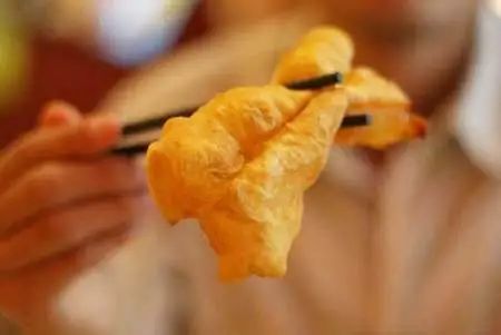 油条早餐店火爆视频,早餐店油炸食品半成品批发市场