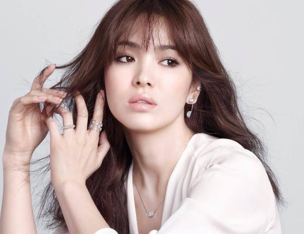 肖战戴的伯爵，宋慧乔戴的尚美巴黎，为何“输”给了于谦的翡翠？