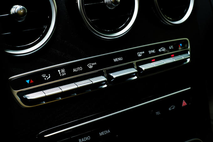 奔驰c级180落地多少钱,豪华奔驰180