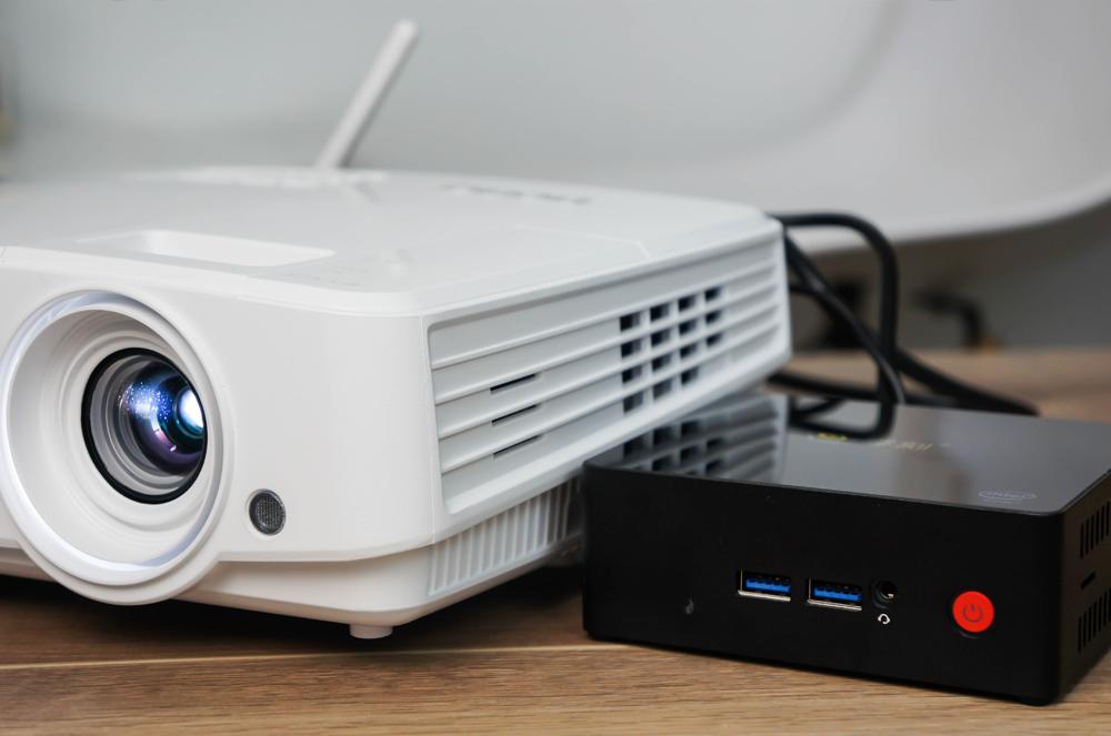 有意思：没想到电视盒般大小会是电脑，零刻EQ55上手体验