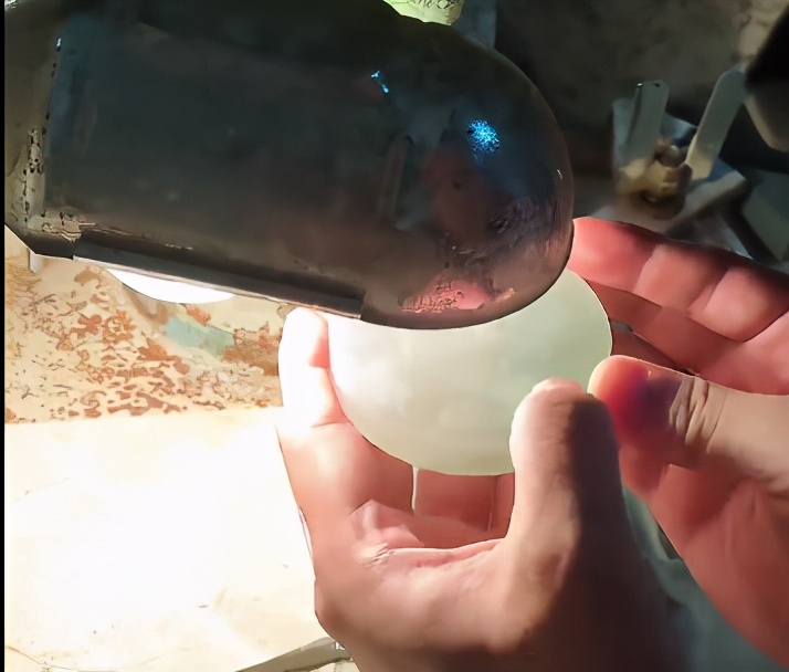 全是裂的沙枣青籽料,全是裂的珠宝