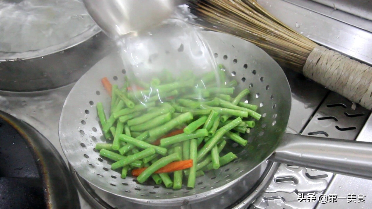 凉拌豆角家常做法麻酱不放蒜,豆角的家常做法凉拌豆角