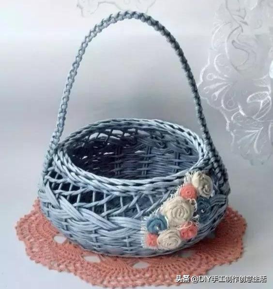 旧报纸变废为宝手工编织收纳筐,旧报纸制作简易的收纳筐