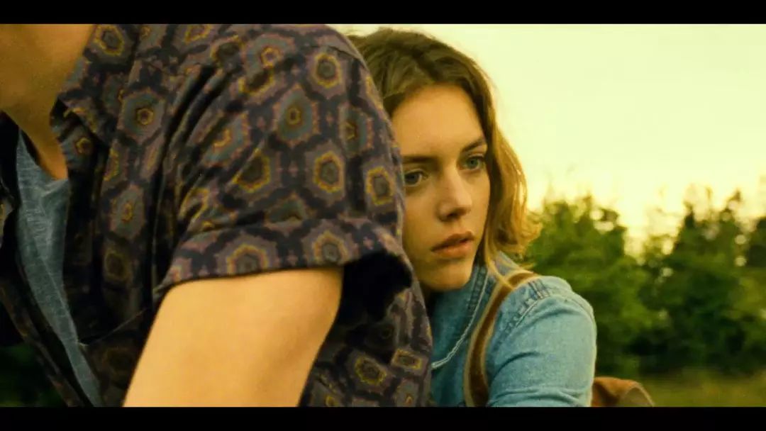 在这部电影中，满屏充满了欲望，在第一集就弄死了女主